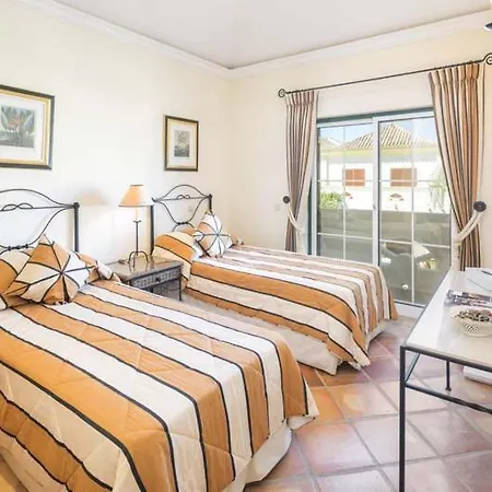 Sleeps 6 Air Con Wifi