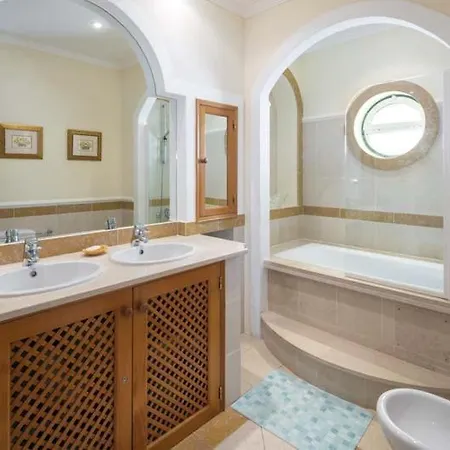 Sleeps 6 Air Con Wifi 퀸타도라고